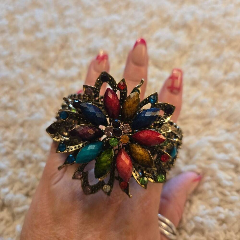 NWOT Rhinstone Flower Filagree Stretch Cuff Bracelet